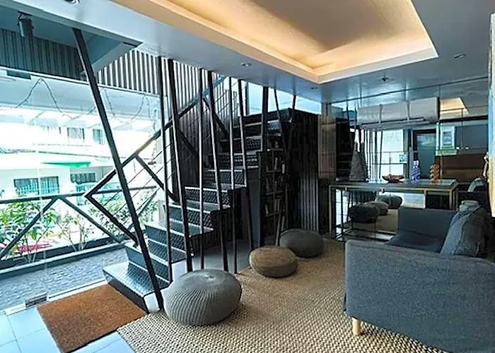 Hotel District 2*