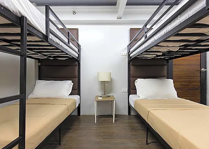 Hotel District 2*